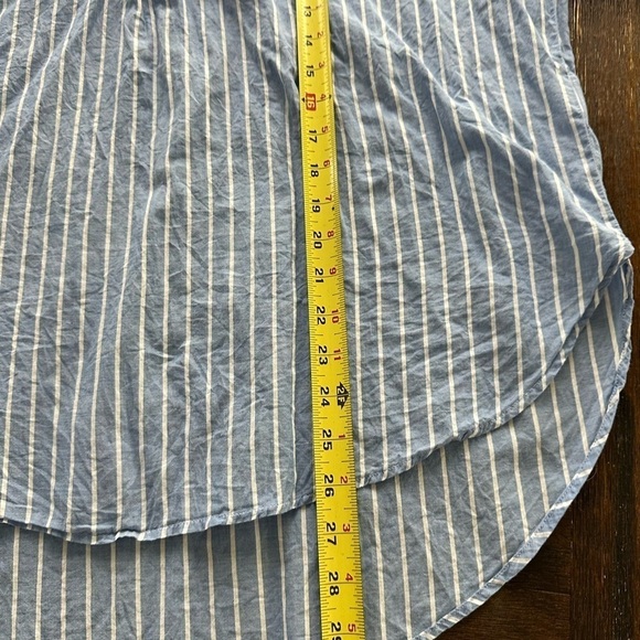 🎉Women’s long sleeve H&M shirt - Size Small - blue w/white vertical stripes - Picture 11 of 12